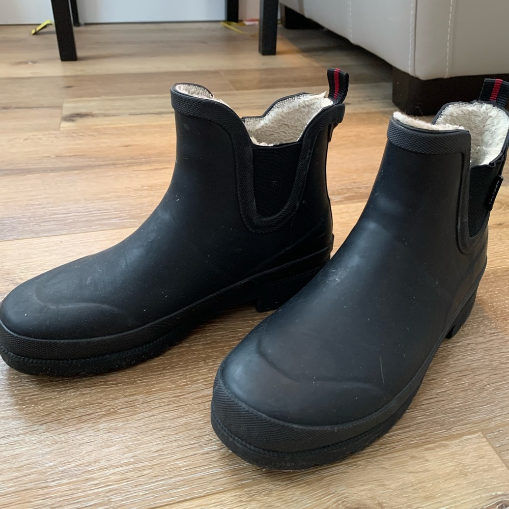 Trenton boots, barley worn, rubber, soft/fluffy inside